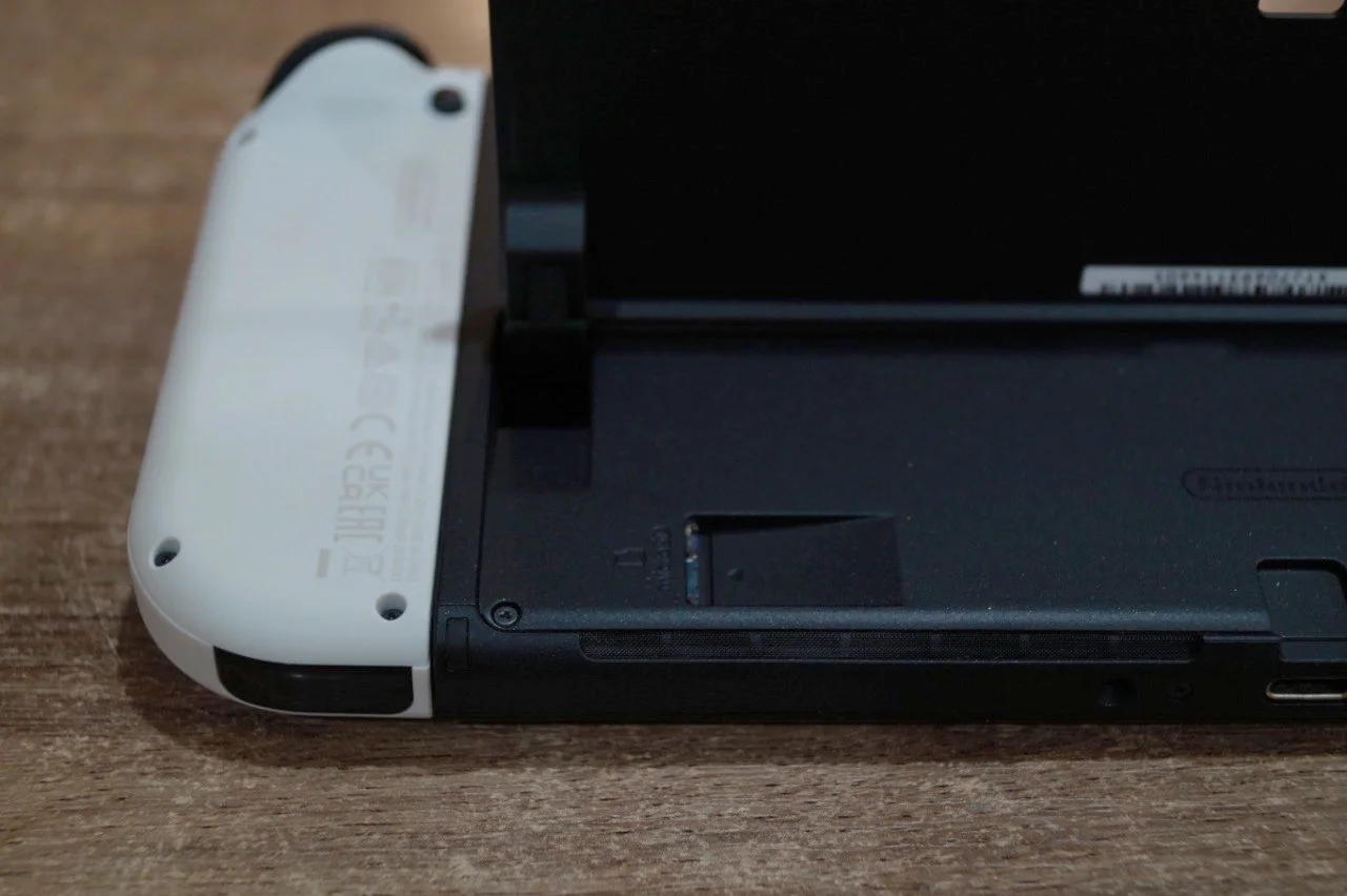 Портативна ігрова консоль Nintendo Switch OLED + USB адаптер 8BitDo USB Wireless Adapter Б/У preview 6