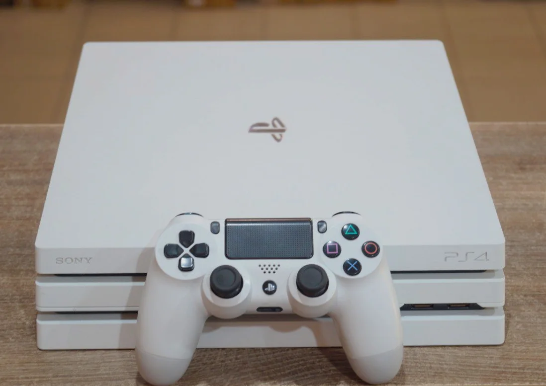 Ігрова консоль Sony PlayStation 4 PRO White 1TB Б/У preview 7