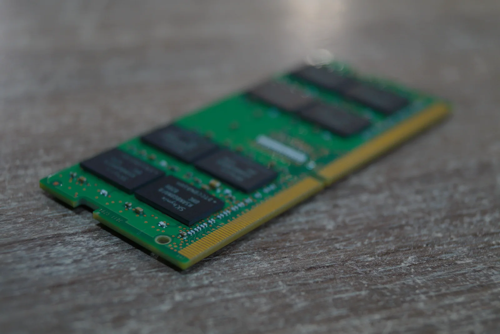 Пам'ять для ноутбуків SK Hynix (HMA82GS6) 16 GB SO-DIMM DDR4 2400 MHz preview 3