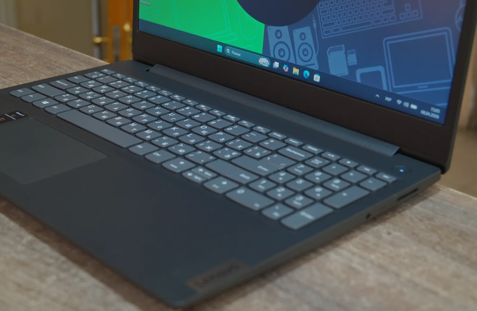 Ноутбук Lenovo IdeaPad 3 15IGL05 Б/У preview 3