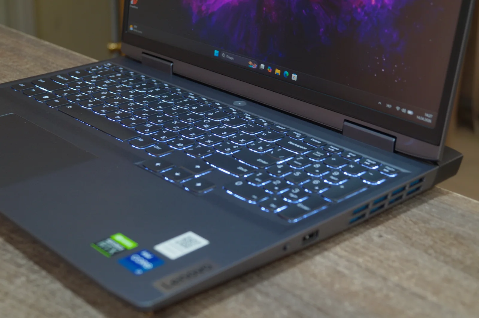 Ноутбук Lenovo LOQ 16IRH8 Б/У preview 3