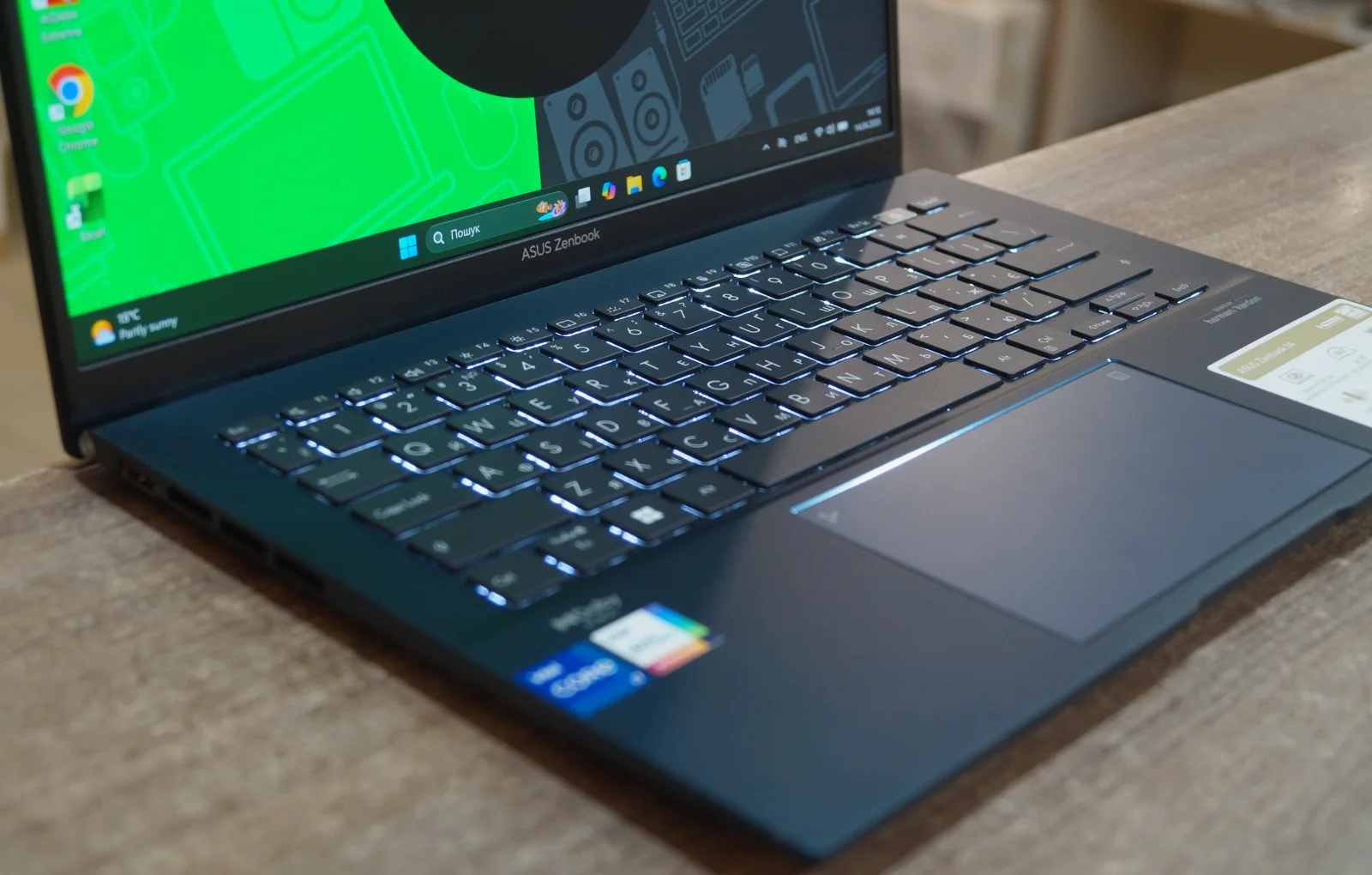Ноутбук Asus ZenBook UX320VA Б/У preview 3